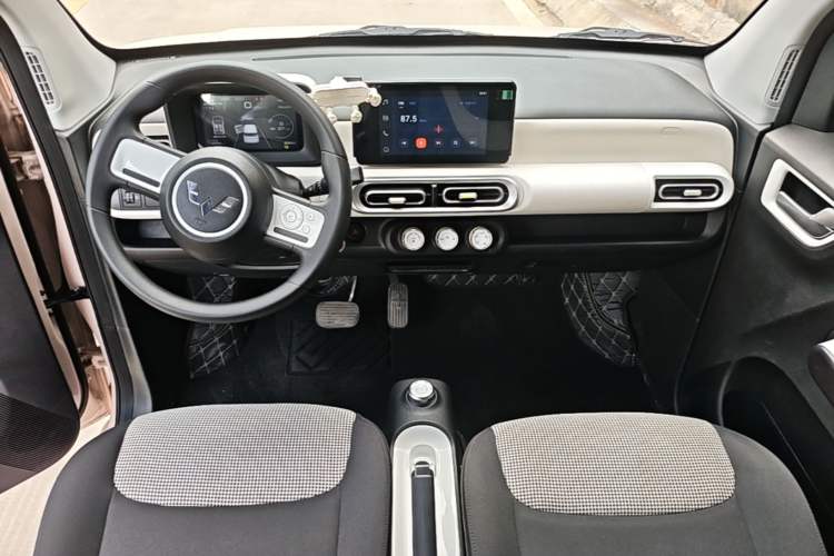 Used Wuling Hongguang MINIEV 2024 3rd Generation 215km Advanced Version Center Console