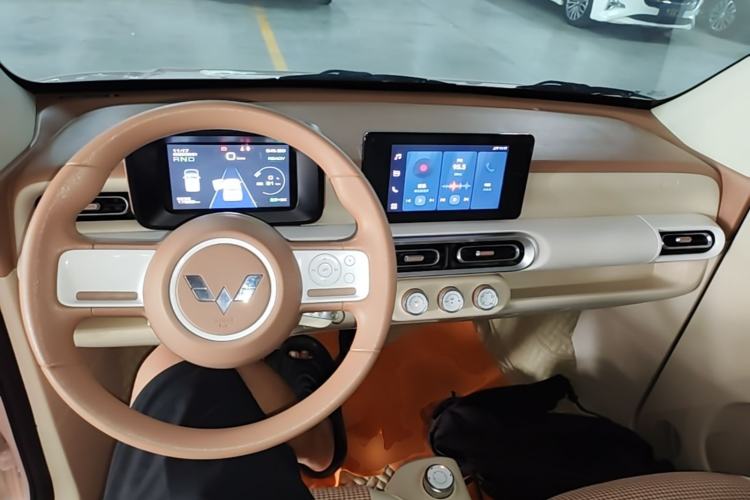 Used Wuling Hongguang MINIEV 2024 3rd Generation 170 km Center Console
