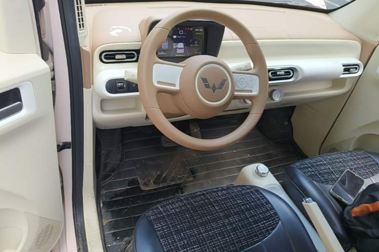 Used Wuling Hongguang MINIEV 2024 3rd Generation 215km Youth Edition Center Console
