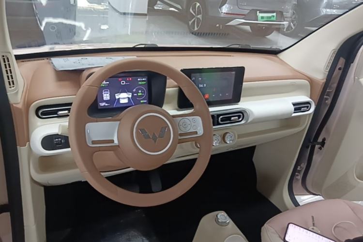 Used Wuling Hongguang MINIEV 2024 3rd Generation 170 km Center Console