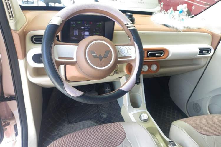 Used Wuling Hongguang MINIEV 2024 Third Generation 120 km Center Console