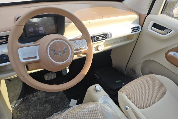 Used Wuling Hongguang MINIEV 2024 3rd Generation 215km Youth Edition Center Console