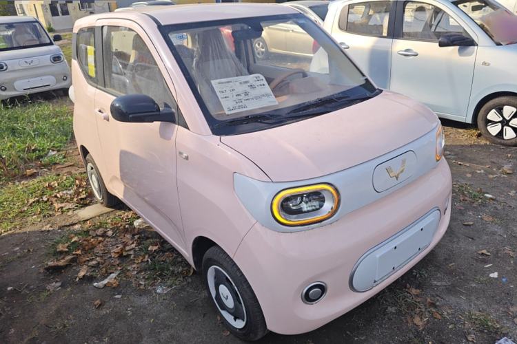 Used Wuling Hongguang MINIEV 2024 3rd Generation 215km Youth Edition Front Right 45 Deg