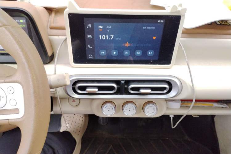 Used Wuling Hongguang MINIEV 2024 3rd Generation 215km Advanced Version Audio And AC Panel