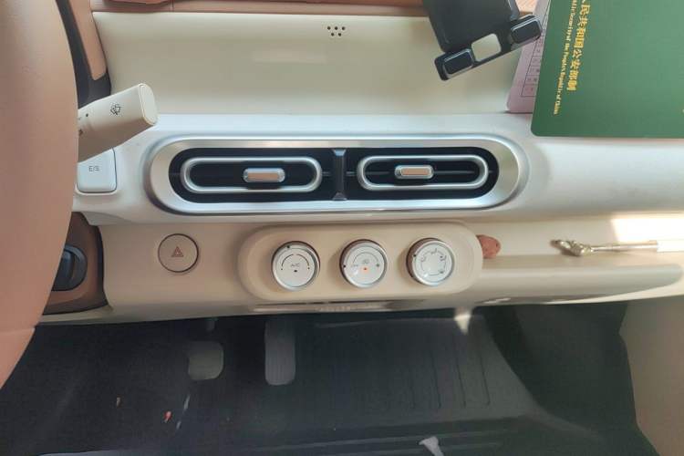 Used Wuling Hongguang MINIEV 2024 3rd Generation 215km Youth Edition Audio And AC Panel
