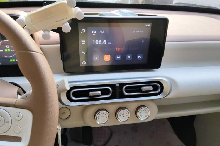 Used Wuling Hongguang MINIEV 2024 3rd Generation 215km Advanced Version Audio And AC Panel