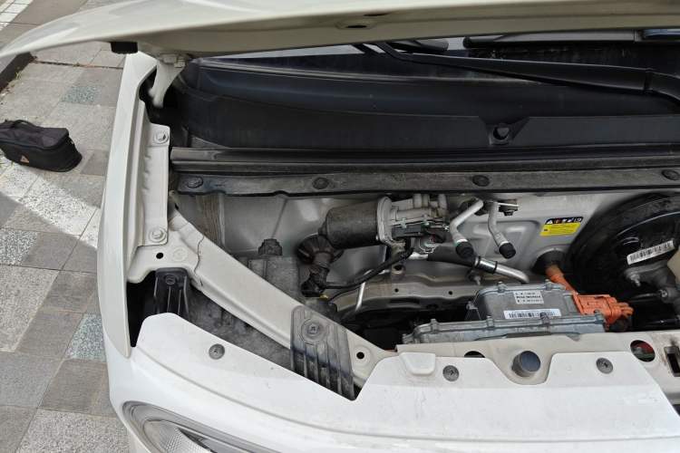 Used Wuling Hongguang MINIEV 2024 3rd Generation 215km Advanced Version Engine Bay Right