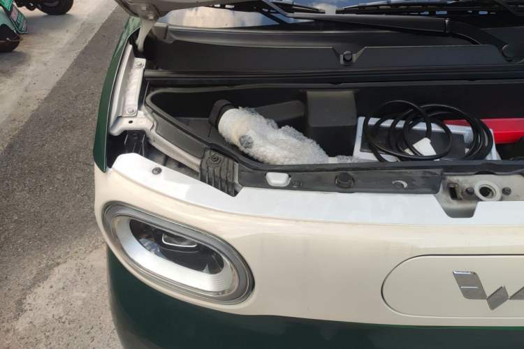 Used Wuling Hongguang MINIEV 2024 3rd Generation 215km Youth Edition Engine Bay Right