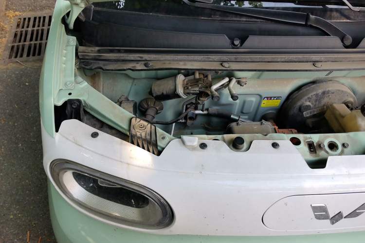 Used Wuling Hongguang MINIEV 2024 3rd Generation 215km Advanced Version Engine Bay Right