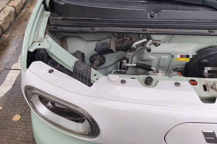 Used Wuling Hongguang MINIEV 2024 3rd Generation 215km Advanced Version Engine Bay Right