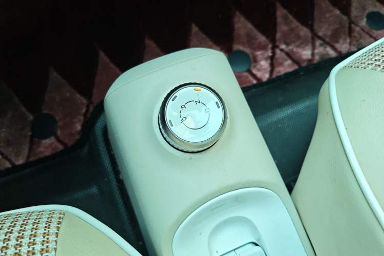 Used Wuling Hongguang MINIEV 2024 3rd Generation 215km Youth Edition Gear Lever