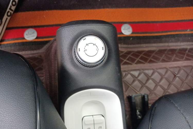 Used Wuling Hongguang MINIEV 2024 3rd Generation 215km Youth Edition Gear Lever