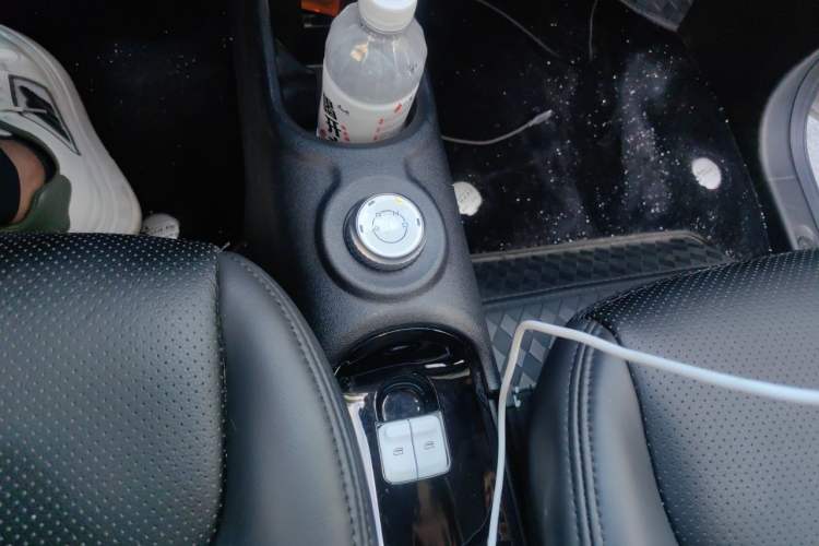Used Wuling Hongguang MINIEV 2024 3rd Generation 215km Youth Edition Gear Lever