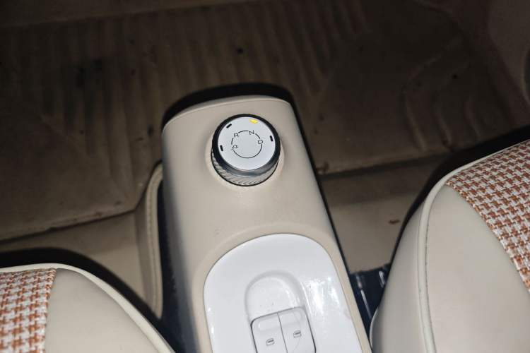 Used Wuling Hongguang MINIEV 2024 3rd Generation 215km Advanced Version Gear Lever