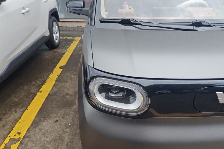 Used Wuling Hongguang MINIEV 2024 3rd Generation 215km Advanced Version Right Front Headlight