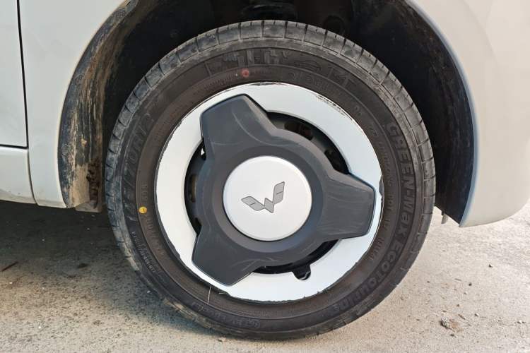 Used Wuling Hongguang MINIEV 2024 3rd Generation 215km Youth Edition Right Front Wheel Hub