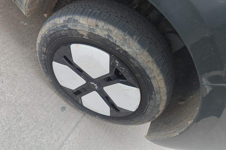 Used Wuling Hongguang MINIEV 2024 3rd Generation 215km Advanced Version Right Front Wheel Hub