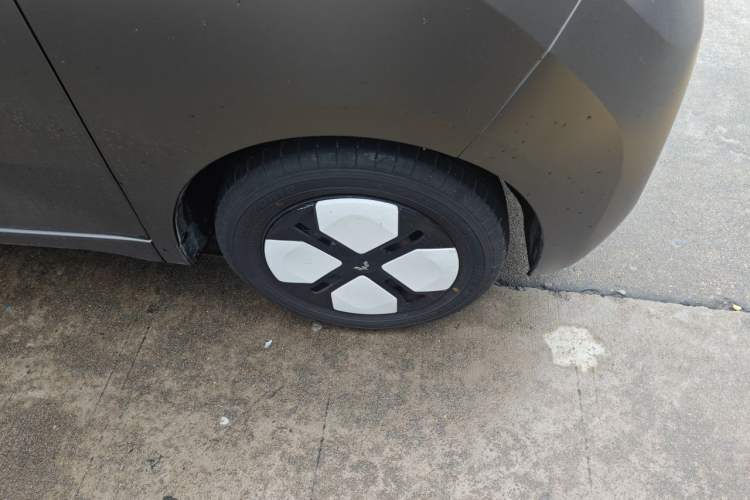 Used Wuling Hongguang MINIEV 2024 3rd Generation 215km Advanced Version Right Front Wheel Hub
