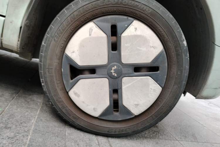 Used Wuling Hongguang MINIEV 2024 3rd Generation 215km Advanced Version Right Front Wheel Hub