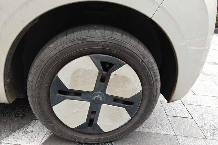 Used Wuling Hongguang MINIEV 2024 3rd Generation 215km Advanced Version Right Front Wheel Hub