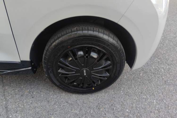 Used Wuling Hongguang MINIEV 2024 3rd Generation 215km Youth Edition Right Front Wheel Hub