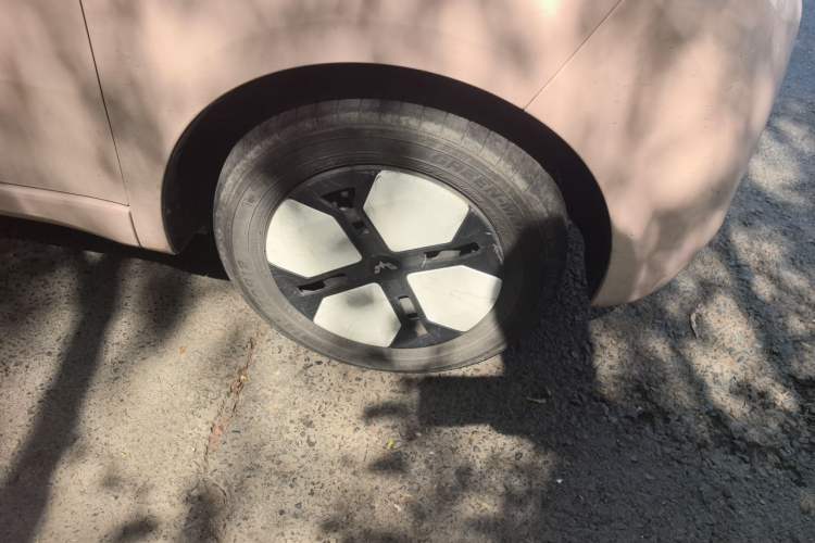 Used Wuling Hongguang MINIEV 2024 3rd Generation 215km Advanced Version Right Front Wheel Hub