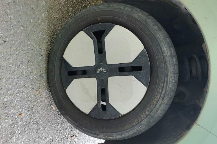Used Wuling Hongguang MINIEV 2024 3rd Generation 215km Advanced Version Right Front Wheel Hub