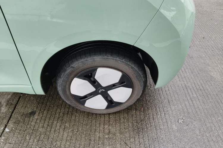 Used Wuling Hongguang MINIEV 2024 3rd Generation 215km Advanced Version Right Front Wheel Hub