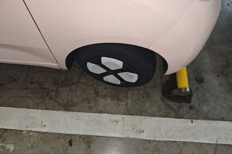 Used Wuling Hongguang MINIEV 2024 3rd Generation 215km Advanced Version Right Front Wheel Hub