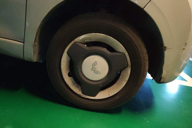 Used Wuling Hongguang MINIEV 2024 3rd Generation 215km Youth Edition Right Front Wheel Hub