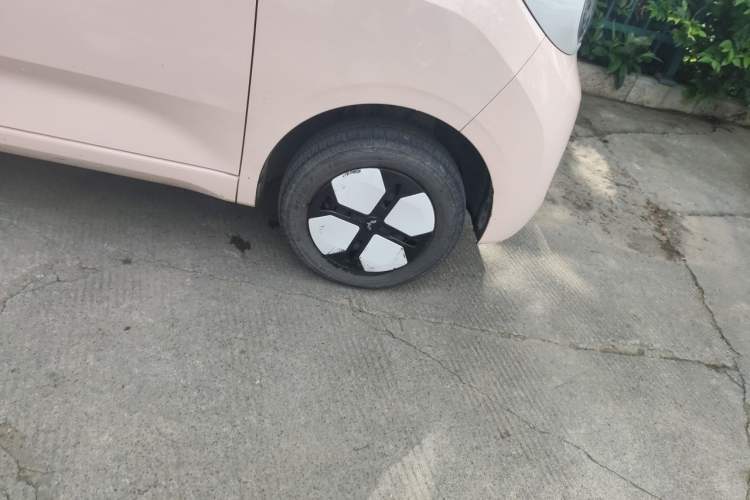 Used Wuling Hongguang MINIEV 2024 3rd Generation 215km Advanced Version Right Front Wheel Hub