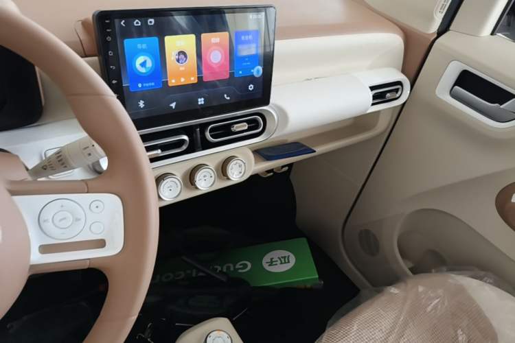 Used Wuling Hongguang MINIEV 2024 3rd Generation 215km Youth Edition Audio And AC Panel