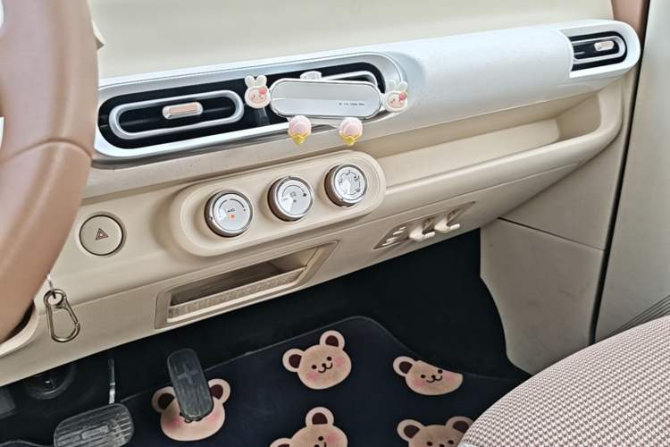 Used Wuling Hongguang MINIEV 2024 3rd Generation 215km Youth Edition Audio And AC Panel