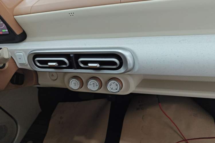 Used Wuling Hongguang MINIEV 2024 3rd Generation 215km Youth Edition Audio And AC Panel