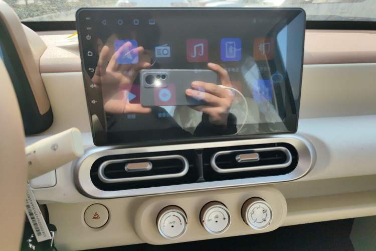 Used Wuling Hongguang MINIEV 2024 3rd Generation 215km Youth Edition Audio And AC Panel