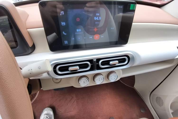 Used Wuling Hongguang MINIEV 2024 3rd Generation 215km Advanced Version Audio And AC Panel