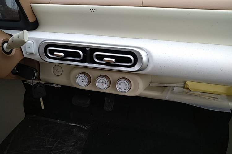 Used Wuling Hongguang MINIEV 2024 3rd Generation 215km Youth Edition Audio And AC Panel