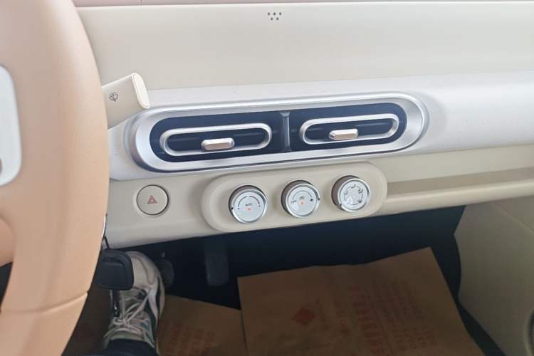 Used Wuling Hongguang MINIEV 2024 3rd Generation 215km Youth Edition Audio And AC Panel