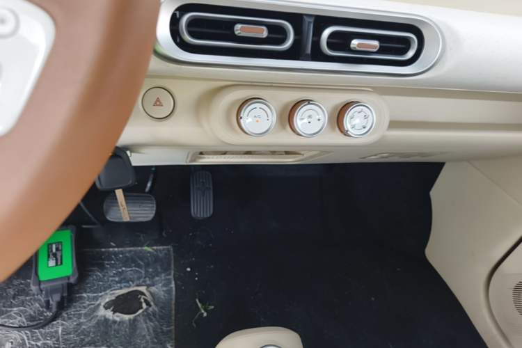 Used Wuling Hongguang MINIEV 2024 3rd Generation 215km Youth Edition Audio And AC Panel