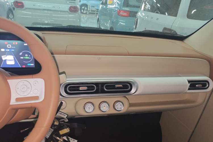Used Wuling Hongguang MINIEV 2024 3rd Generation 215km Youth Edition Audio And AC Panel