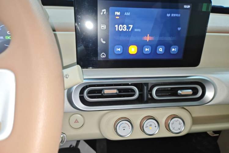 Used Wuling Hongguang MINIEV 2024 3rd Generation 215km Advanced Version Audio And AC Panel
