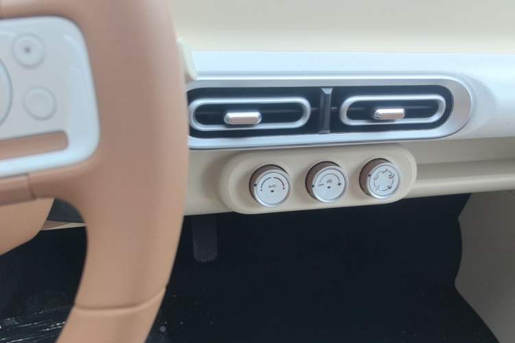 Used Wuling Hongguang MINIEV 2024 3rd Generation 215km Youth Edition Audio And AC Panel
