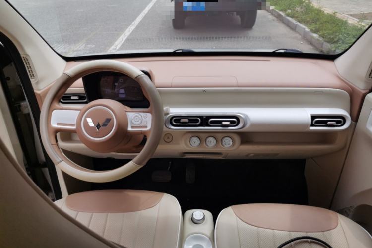 Used Wuling Hongguang MINIEV 2024 3rd Generation 215km Youth Edition Center Console