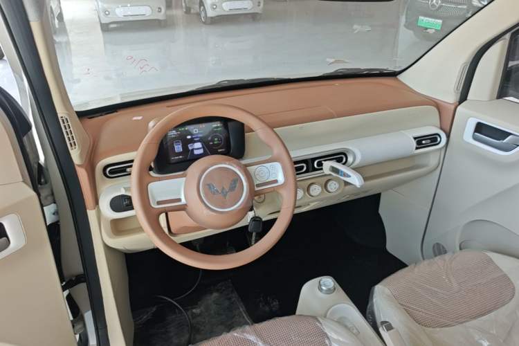 Used Wuling Hongguang MINIEV 2024 3rd Generation 215km Youth Edition Center Console
