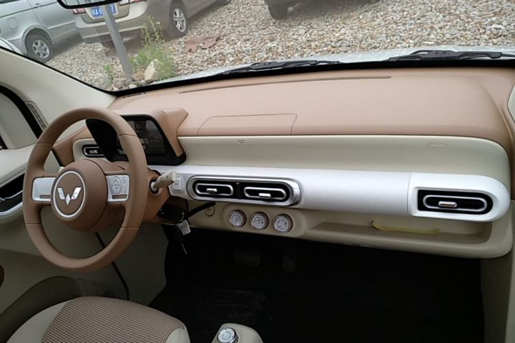 Used Wuling Hongguang MINIEV 2024 3rd Generation 215km Youth Edition Center Console