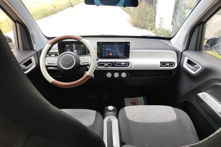Used Wuling Hongguang MINIEV 2024 3rd Generation 215km Advanced Version Center Console