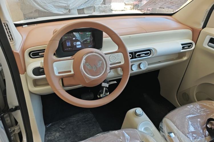 Used Wuling Hongguang MINIEV 2024 3rd Generation 215km Youth Edition Center Console