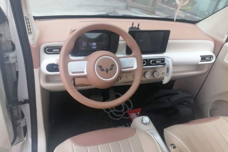 Used Wuling Hongguang MINIEV 2024 3rd Generation 215km Advanced Version Center Console