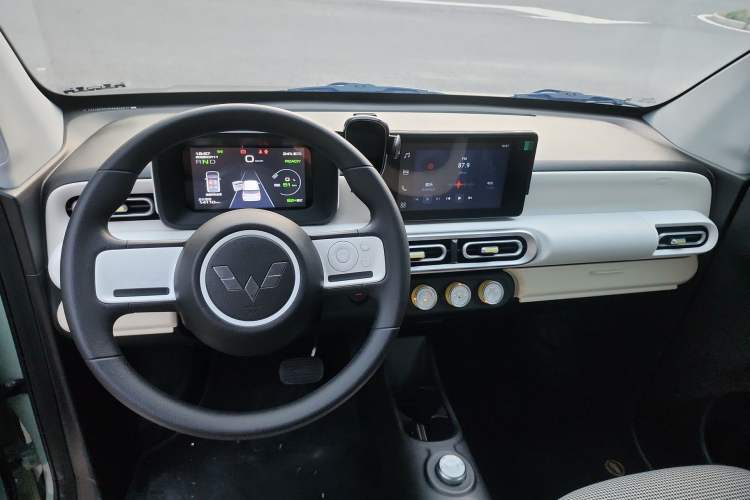 Used Wuling Hongguang MINIEV 2024 3rd Generation 215km Advanced Version Center Console