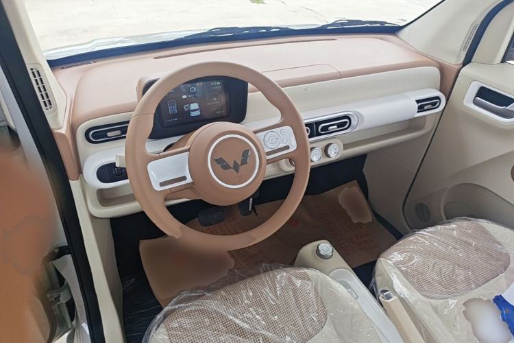 Used Wuling Hongguang MINIEV 2024 3rd Generation 215km Youth Edition Center Console